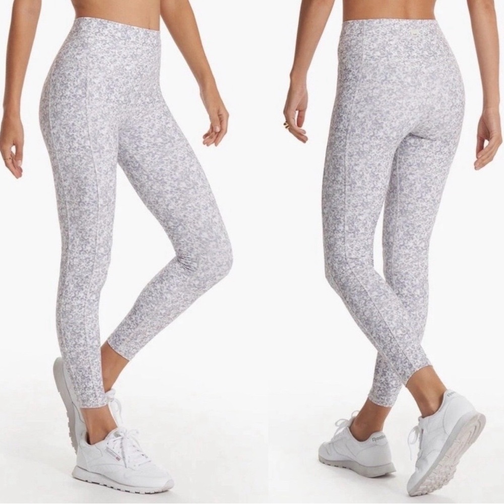 Vuori studio pocket leggings size medium blue/gray & white micro mini camo print